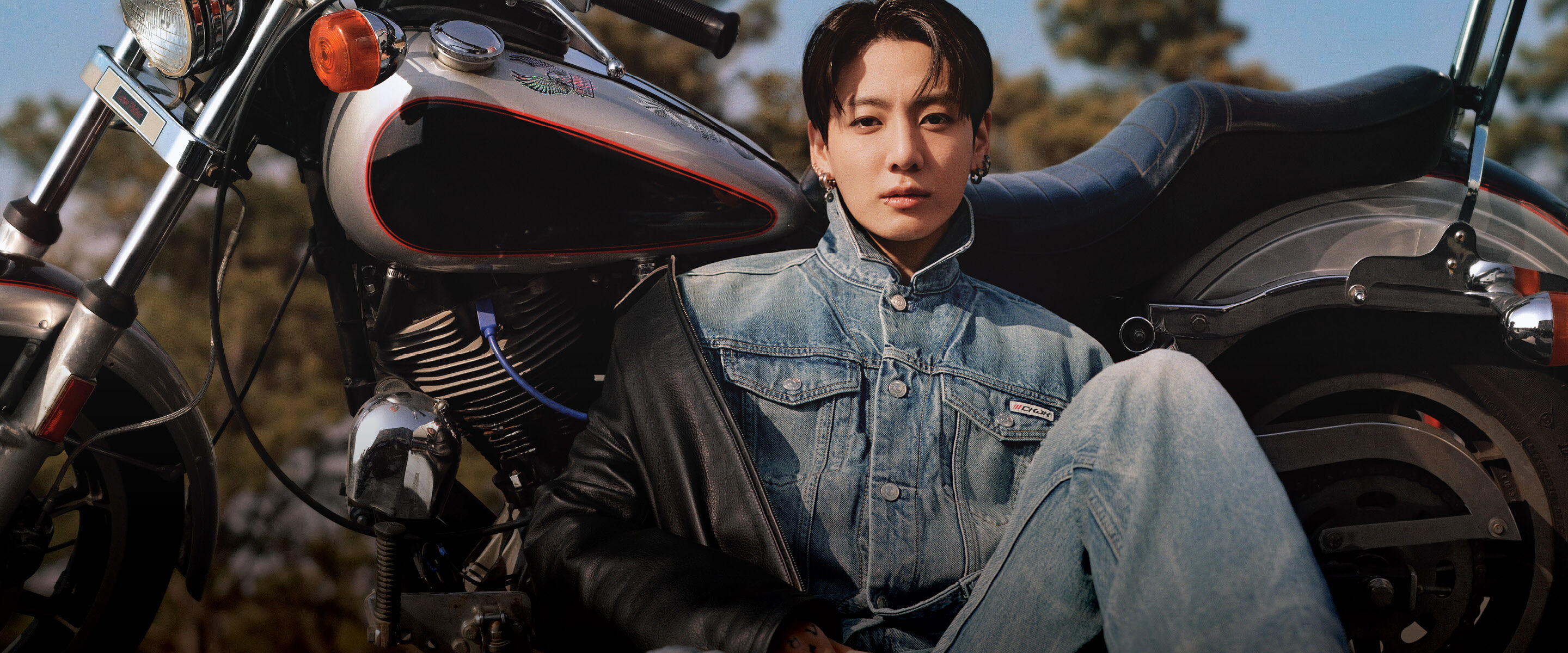 The signature 90s sillhouettes from Calvin Klein.  The authentic energy and personal style of Jung Kook.
